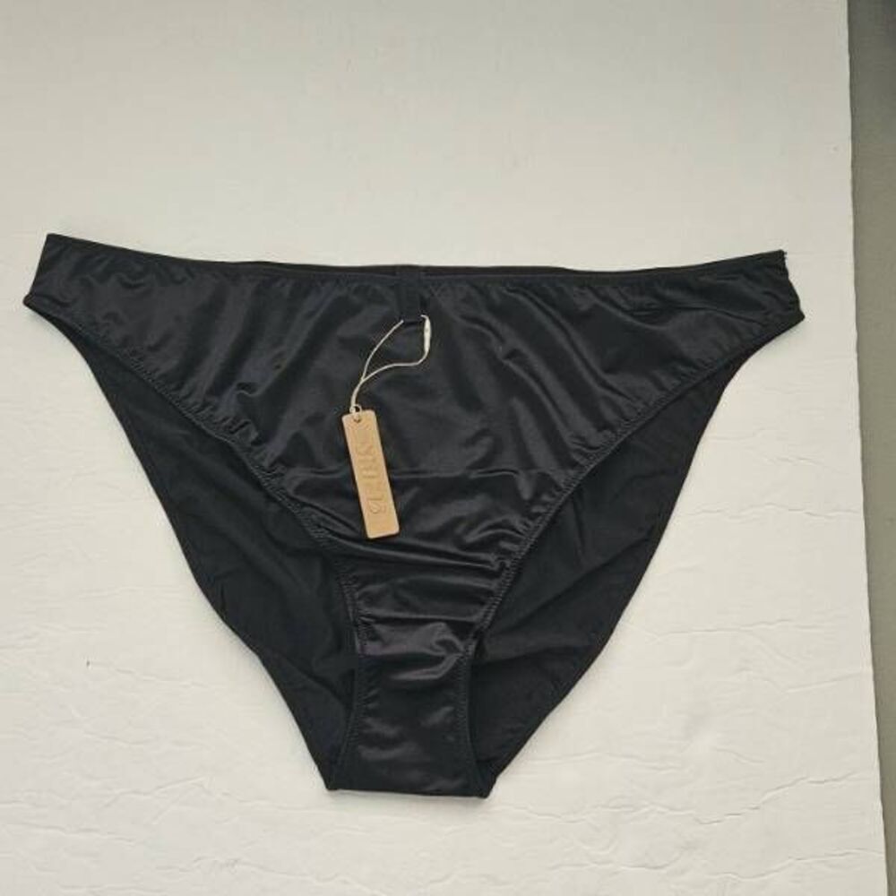 SKIMS HI RISE PANTY NWT‎